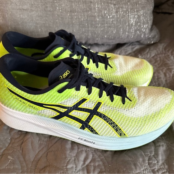 ASICS Magic Speed Running Shoes - Picture 3 of 6